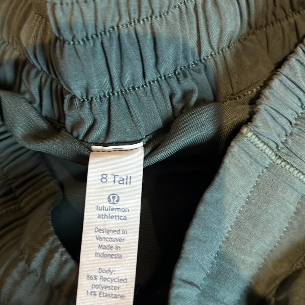 lululemon athletica shorts 8 Tall - Picture 2 of 3